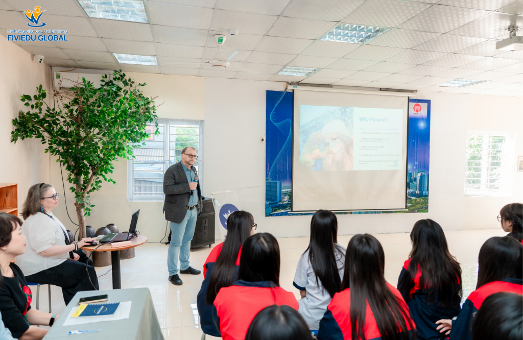 Hội thảo "DU HỌC - LỰA CHỌN MỞ: Cánh cửa mở ra thế giới" ngày 13.11.2025 10 hoi thao 13.11 08
